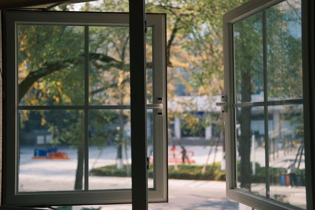 Casement Window Blows Open in Wind? 7 Checks