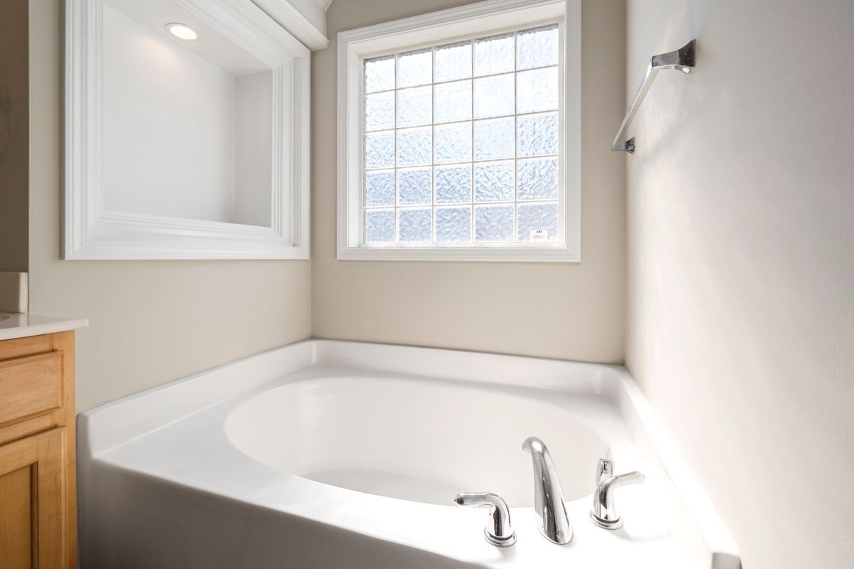 Bathroom Privacy Glass: 7 Choices to Compare