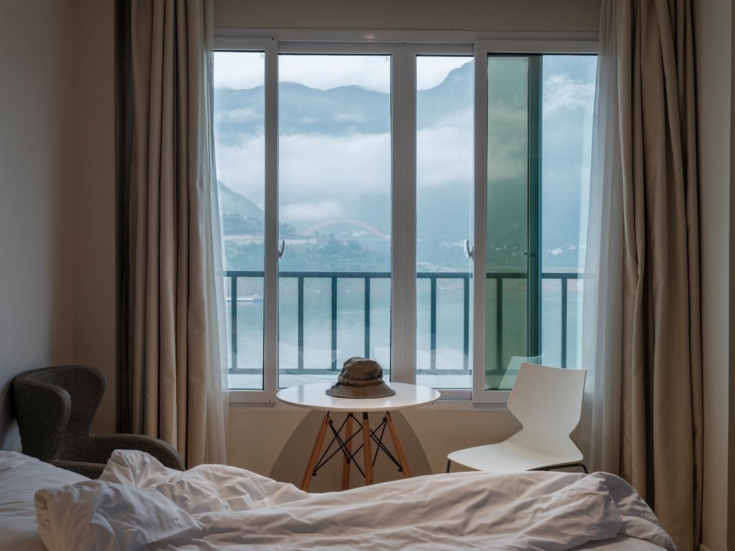 Hotel Window Replacement Survey: 10 Data Points