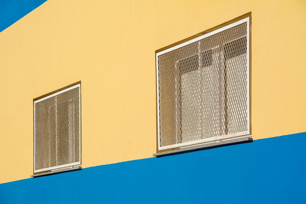 Colourful facade with wire-mesh windows