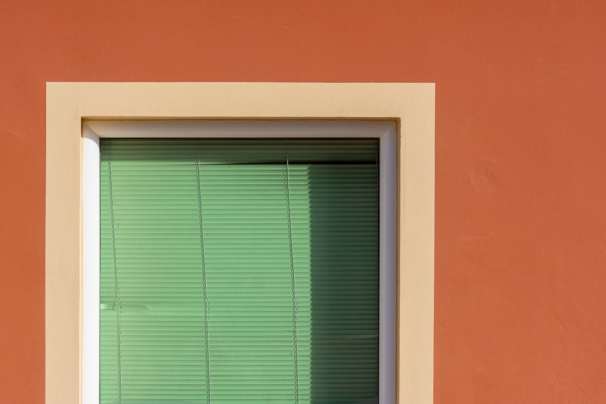Anodized vs Powder-Coated Frames Near the Coast