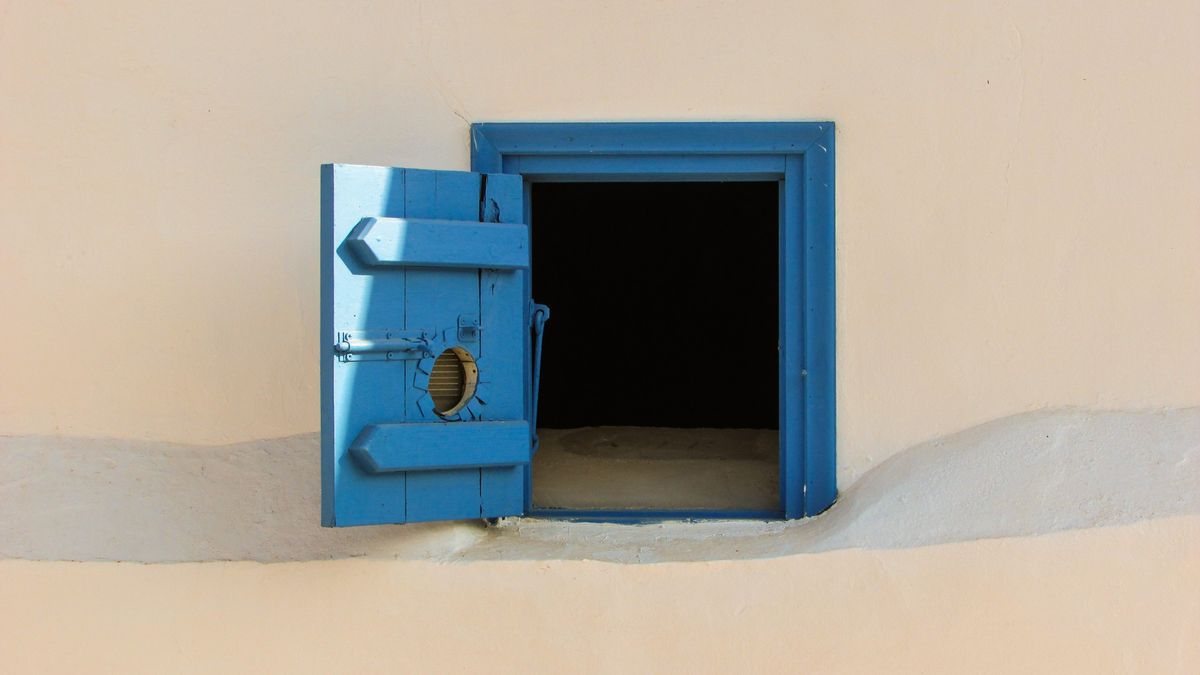 Casement Window Won’t Stay Closed? Diagnose the Cause