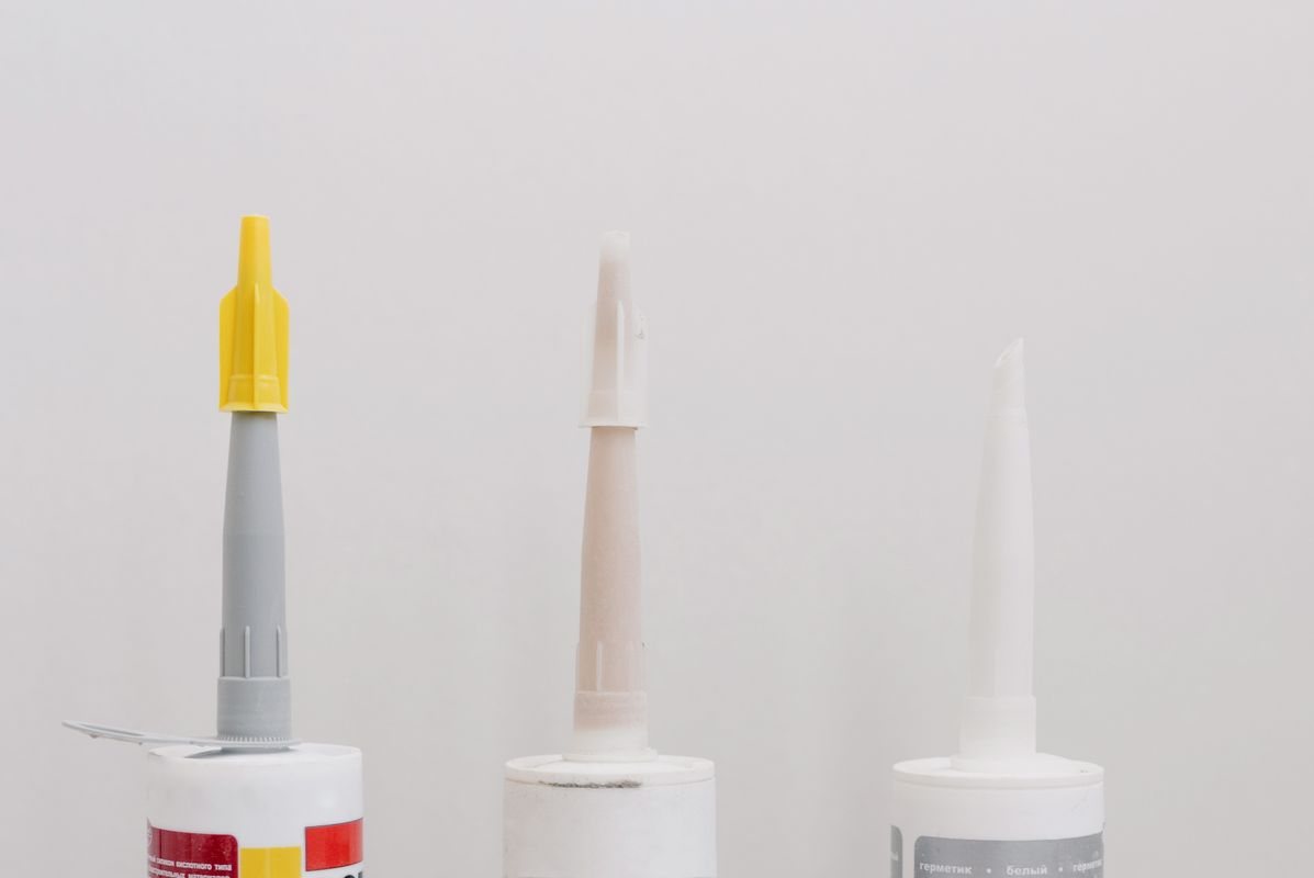 Sealant and adhesive cartridges prepared for renovation work